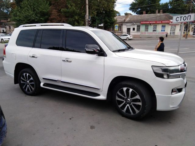 Toyota Land Cruiser 200